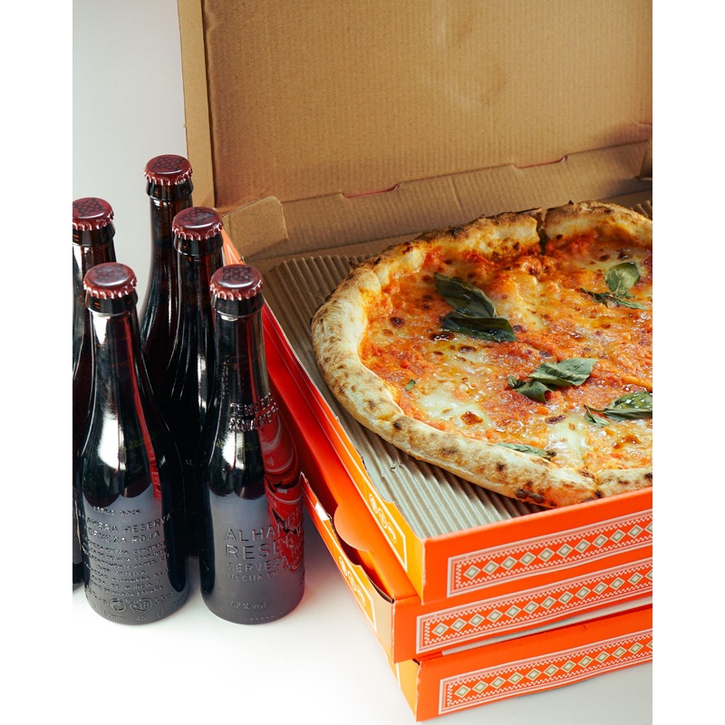 A Margherita Fior Di Latte Pizza & 6 Alhambra Reserva Roja Beers